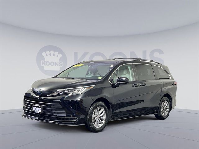 2022 Toyota Sienna LE