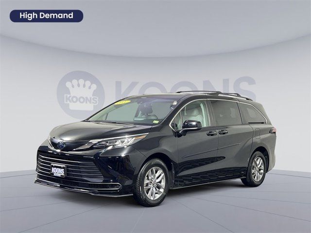 2022 Toyota Sienna LE