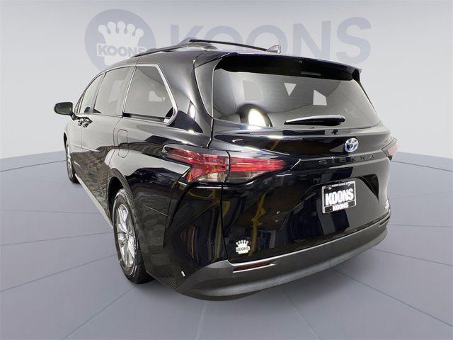 2022 Toyota Sienna LE