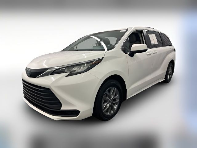 2022 Toyota Sienna LE