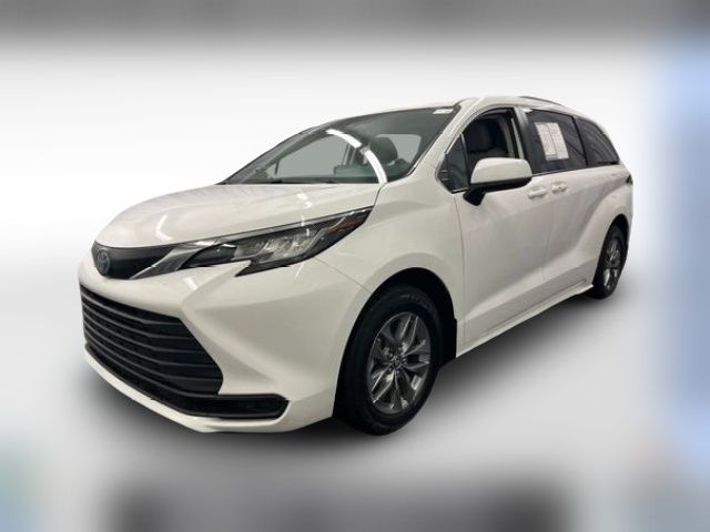 2022 Toyota Sienna LE