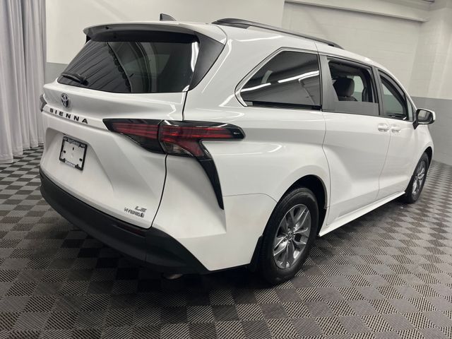 2022 Toyota Sienna LE