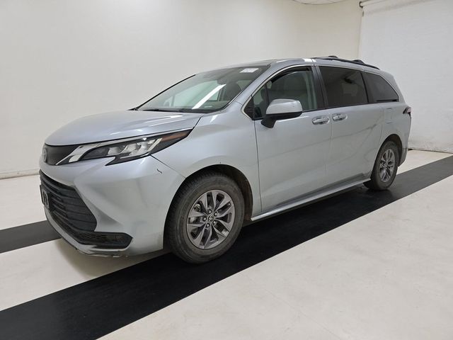 2022 Toyota Sienna LE