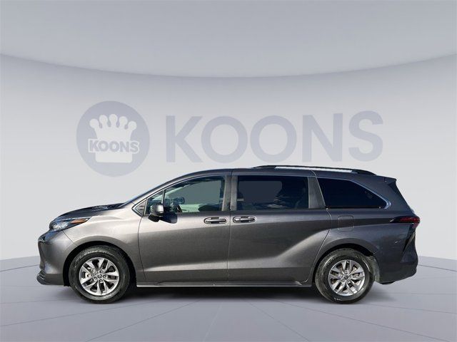 2022 Toyota Sienna LE