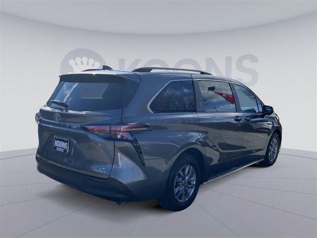 2022 Toyota Sienna LE