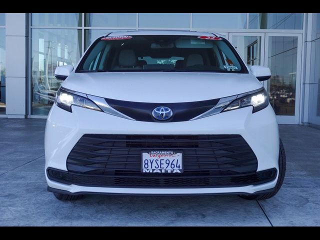 2022 Toyota Sienna LE