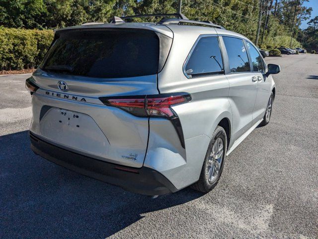 2022 Toyota Sienna LE