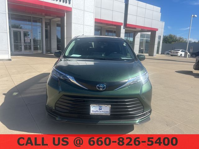 2022 Toyota Sienna LE