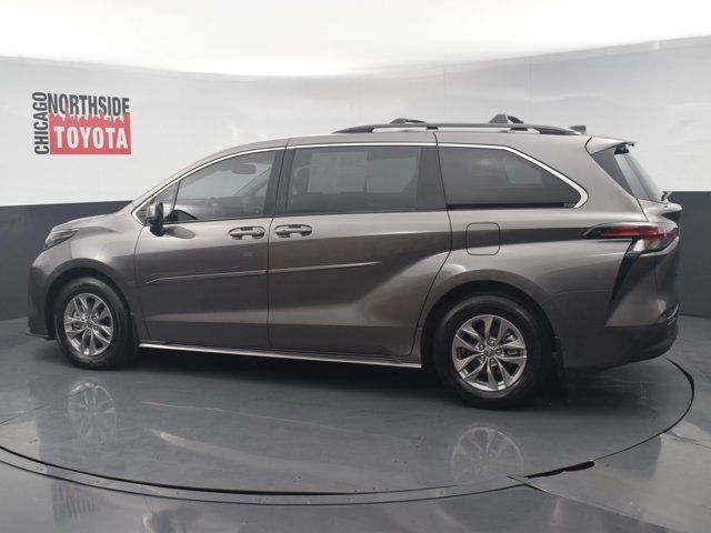 2022 Toyota Sienna LE