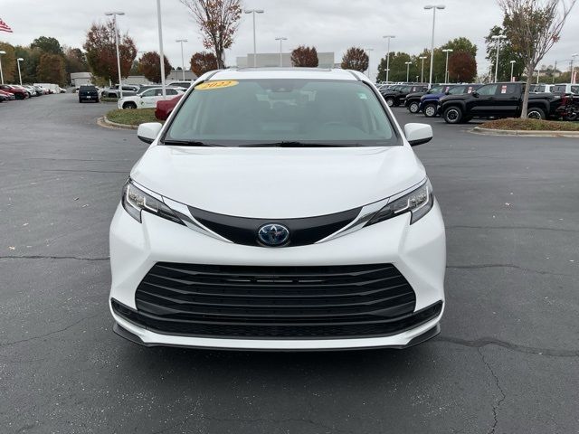 2022 Toyota Sienna LE