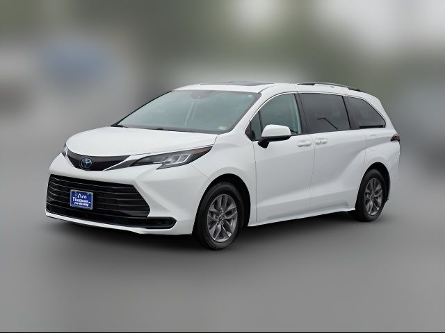 2022 Toyota Sienna LE