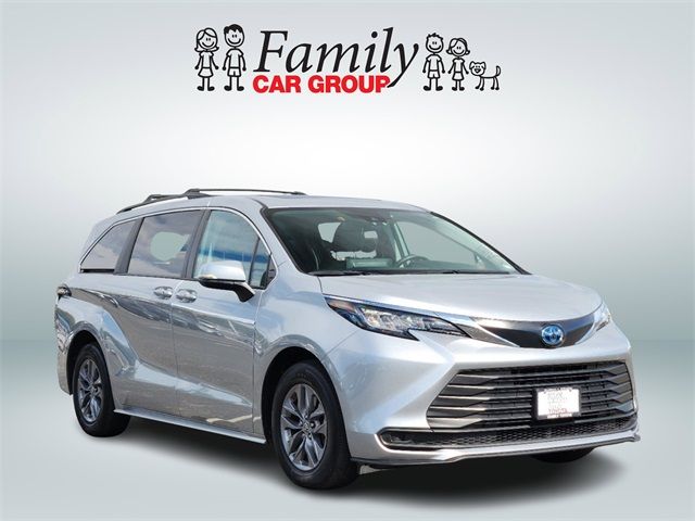 2022 Toyota Sienna LE