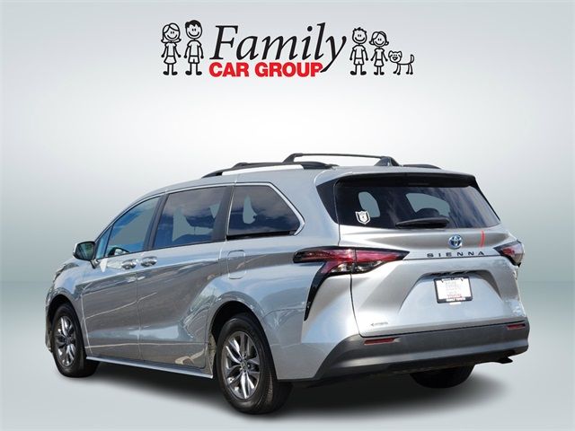 2022 Toyota Sienna LE