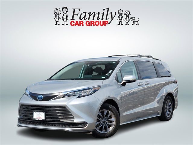 2022 Toyota Sienna LE