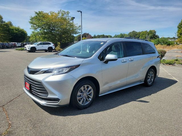 2022 Toyota Sienna LE