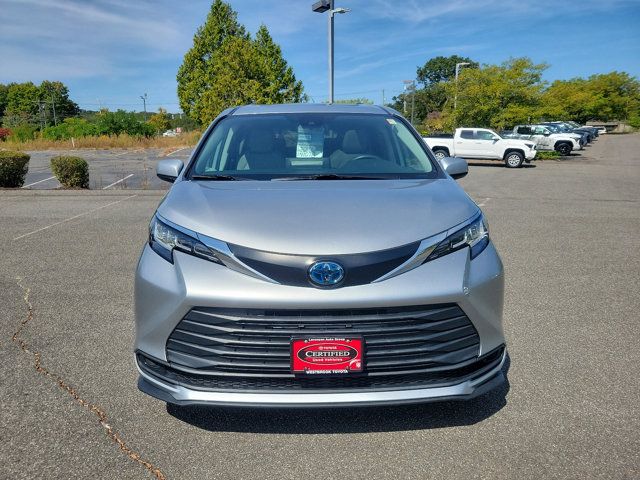 2022 Toyota Sienna LE