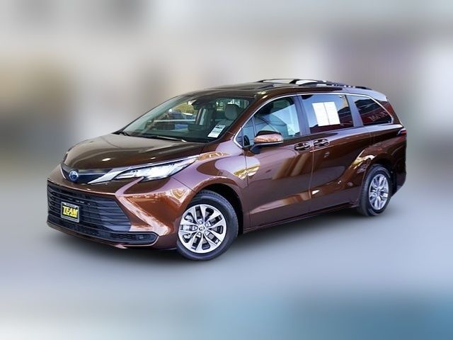 2022 Toyota Sienna LE