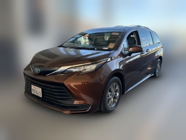 2022 Toyota Sienna LE