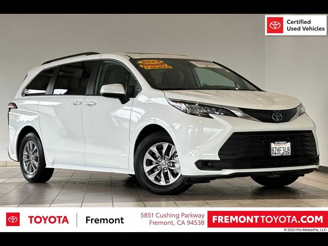 2022 Toyota Sienna LE