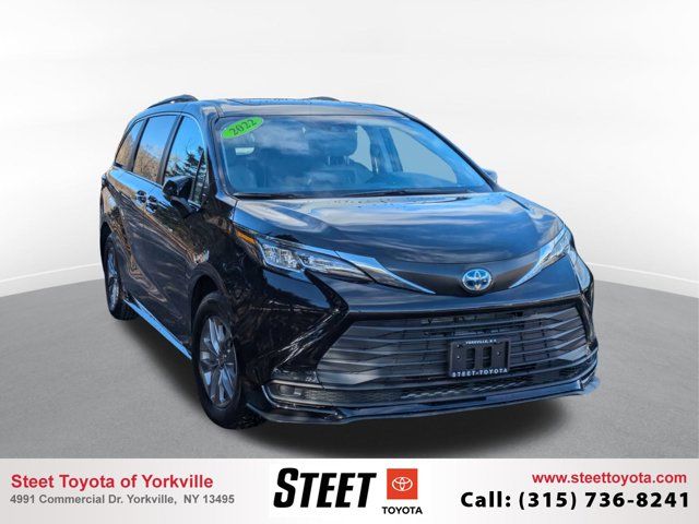 2022 Toyota Sienna LE