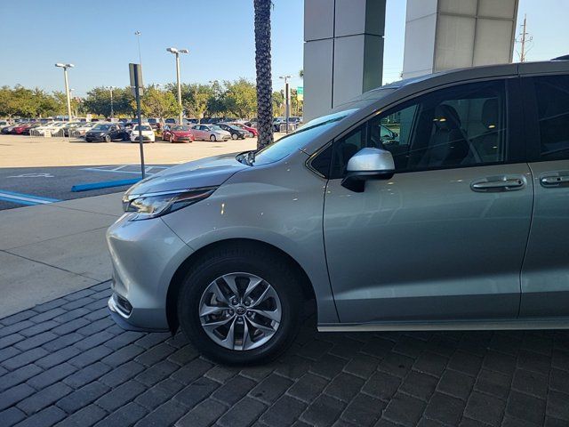 2022 Toyota Sienna LE