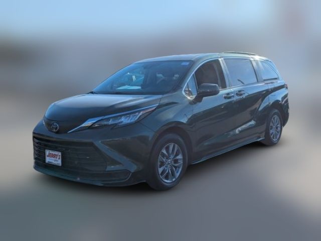 2022 Toyota Sienna LE