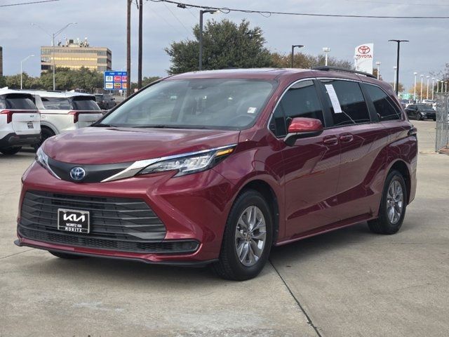 2022 Toyota Sienna LE