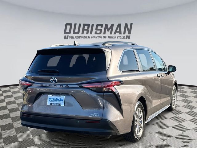 2022 Toyota Sienna LE