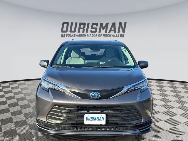 2022 Toyota Sienna LE