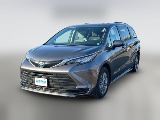 2022 Toyota Sienna LE