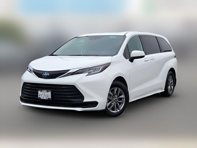 2022 Toyota Sienna LE