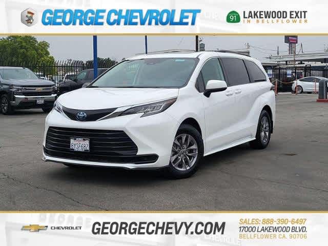 2022 Toyota Sienna LE