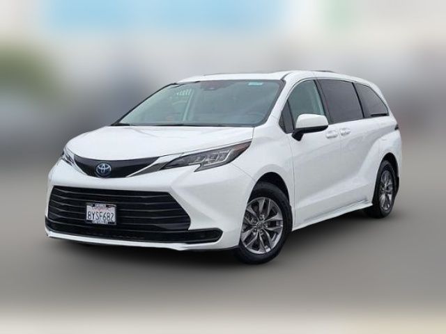 2022 Toyota Sienna LE