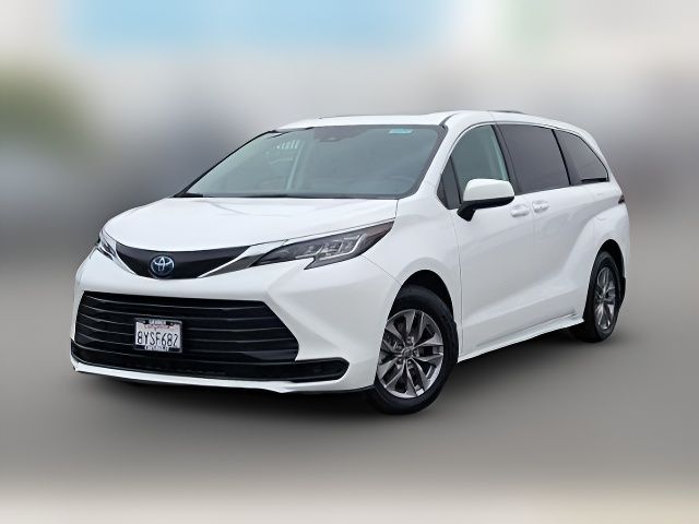 2022 Toyota Sienna LE