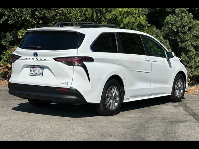 2022 Toyota Sienna LE