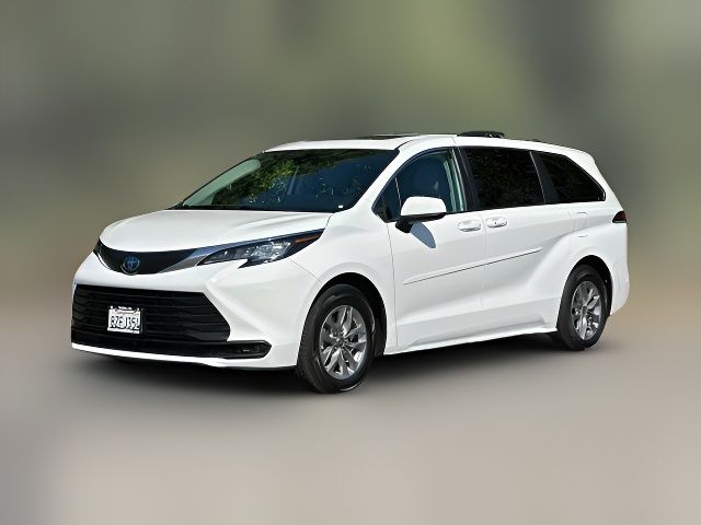 2022 Toyota Sienna LE