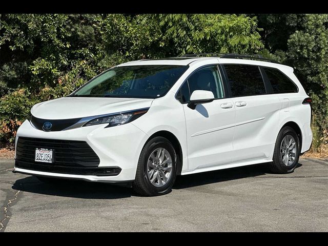 2022 Toyota Sienna LE