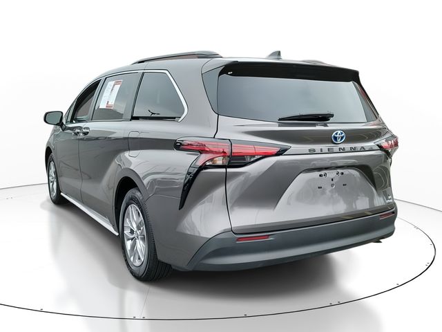 2022 Toyota Sienna LE