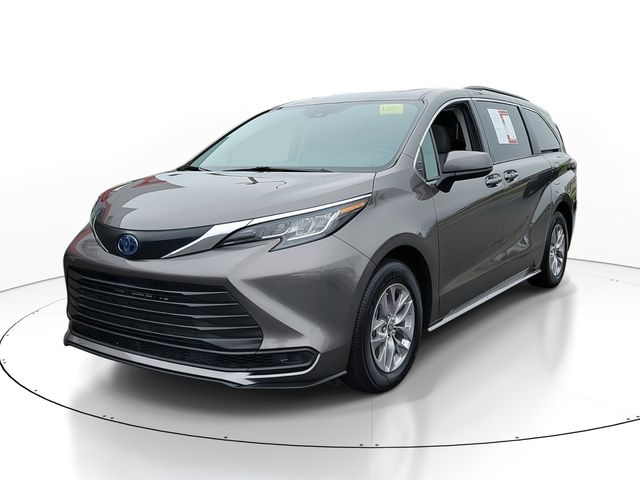 2022 Toyota Sienna LE