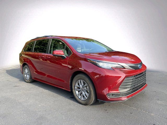 2022 Toyota Sienna LE