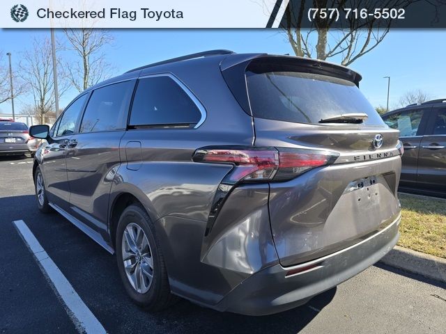 2022 Toyota Sienna LE