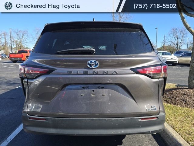 2022 Toyota Sienna LE