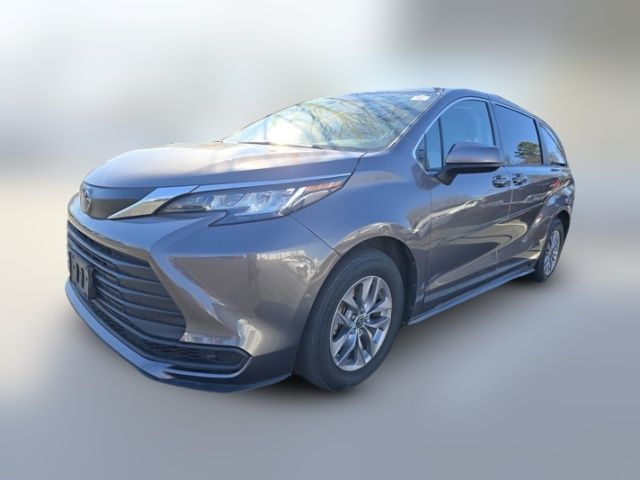 2022 Toyota Sienna LE