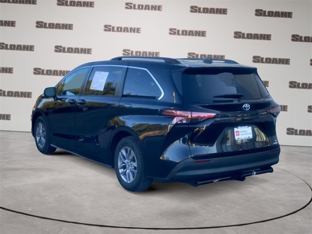 2022 Toyota Sienna LE