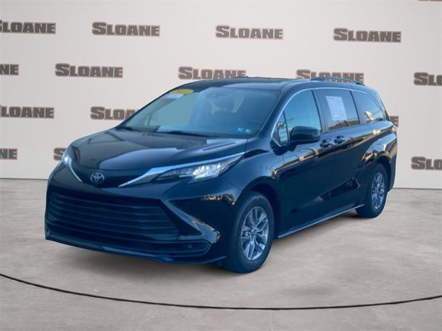 2022 Toyota Sienna LE