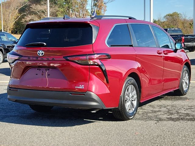 2022 Toyota Sienna LE