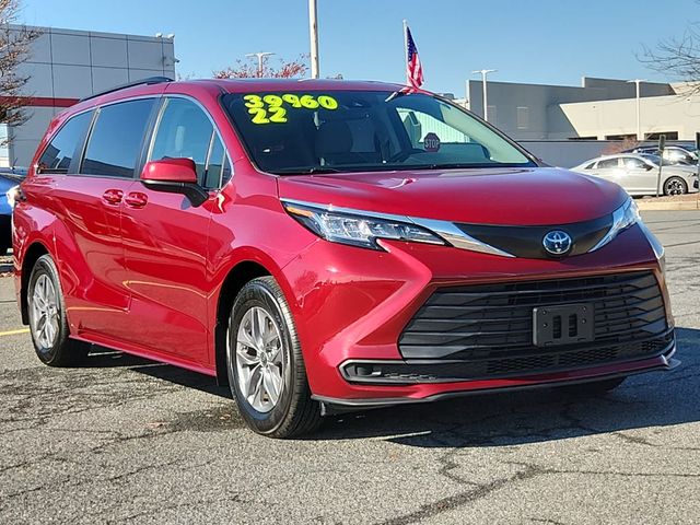 2022 Toyota Sienna LE