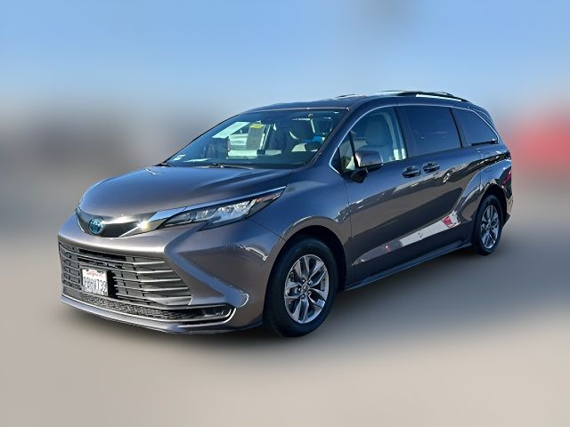 2022 Toyota Sienna LE