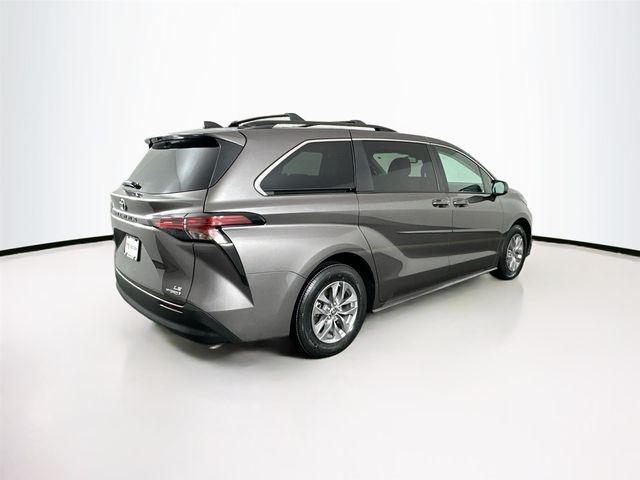 2022 Toyota Sienna LE