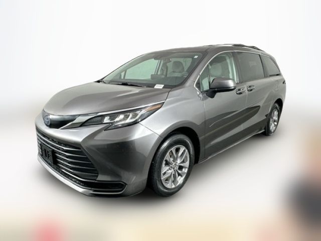 2022 Toyota Sienna LE